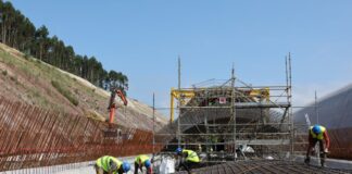 Imagen de las obras de la estructura del falso túnel que conducirá directos a los vehículos entre Santander y Palencia. / Ministerio de Transportes