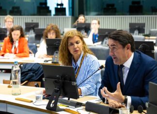 Consejero de Medio Ambiente, Vivienda y Ordenación del Territorio, Juan Carlos Suárez Quiñones, en el Comité Europeo de Regiones. B. R. ICAL