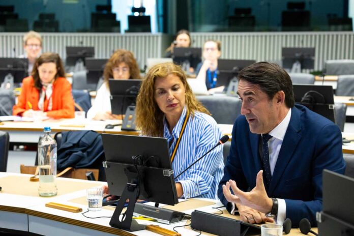 Consejero de Medio Ambiente, Vivienda y Ordenación del Territorio, Juan Carlos Suárez Quiñones, en el Comité Europeo de Regiones. B. R. ICAL