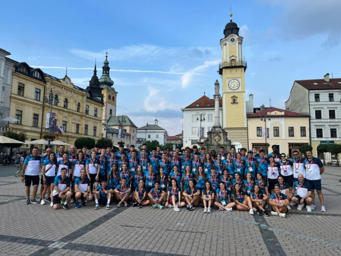 Foto grupal de los atletas