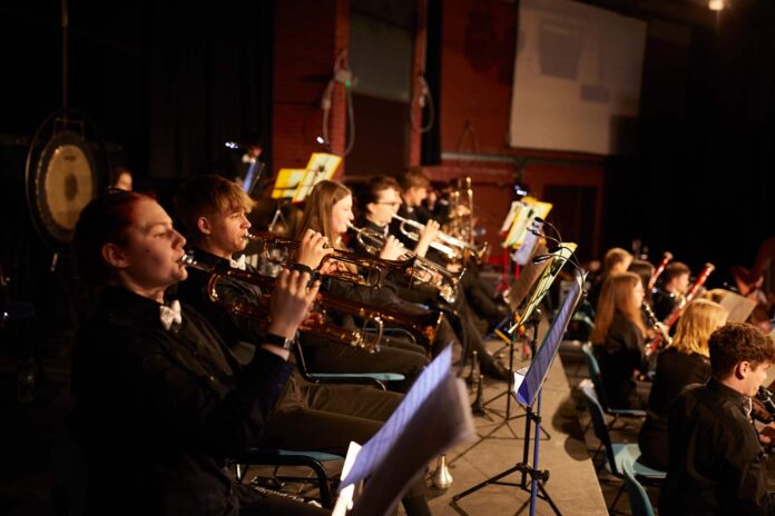 Orquesta-inglesa-en-Becerril-de-Campos-y-Ampudia