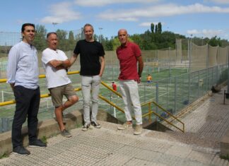 El Ayuntamiento de Palencia renueva el césped artificial de las pistas de tenis de Santa Marina Visita a las renovadas pistas de Santa Marina