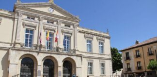 Minuto de silencio en el Ayuntamiento de Palencia