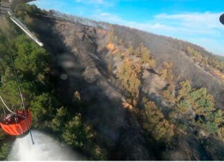 Un incendio en Saldaña obliga a movilizar hasta 24 medios, entre ellos 3 helicópteros incendio-saldaña-26jul24