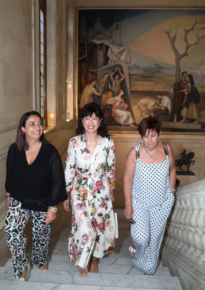 La ministra de Igualdad se reúne con la alcaldesa de Palencia