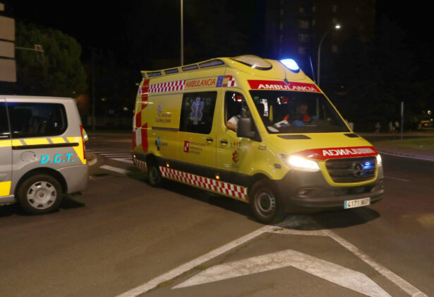 Ambulancias y polic&iacute;a nacional en recinto ferial de Palencia en la pasada noche
