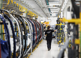 La factoría de Renault en Valladolid recuperará el turno de noche ante las buenas perspectivas de Captur y Symbioz Interior de una planta de Renault en Valladolid. / ICAL