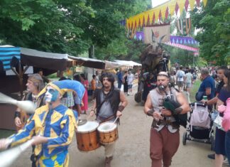 (Galería y video) 700 metros de vuelta al medievo en el Mercado de Época de Palencia
