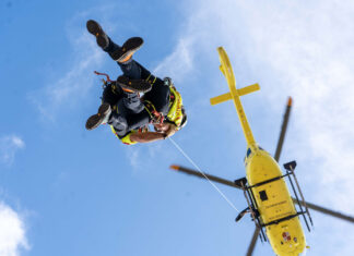 Respuesta aérea vital: así trabajan los helicópteros de la Junta en rincones difíciles como la Montaña Palentina Grupo de Rescate de la Junta de Castilla y León - MIRIAM CHACÓN ICAL