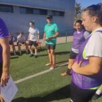 Javier Barreda, nuevo entrenador del Palencia Fútbol Femenino, durante un entrenamiento con la plantilla
