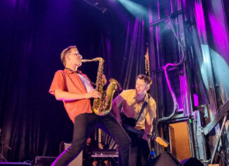 Vídeo y galería: Enérgico arranque del ‘Palencia en Negro’ este San Antolín The Fuzillis - Palencia en Negro