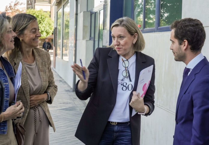 Imagen de archivo: La vicepresidenta y consejera de Familia e Igualdad de Oportunidades, Isabel Blanco, visita el local que albergará el 'Centro de Crisis de Atención a Víctimas de Violencias Sexuales' de Valladolid. / ICAL