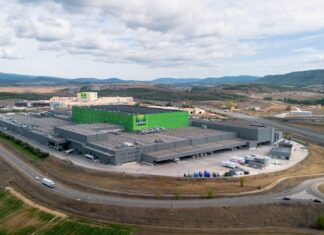 La palentina Gullón firma un nuevo convenio para la fábrica de VIDA con subida salarial y pone fin al proceso judicial Foto aérea VIDA y Gullón.