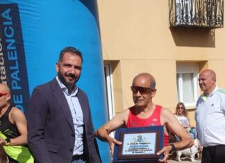 Osornillo homenajea a Mariano Haro en su XVI Carrera Popular Entrega placa