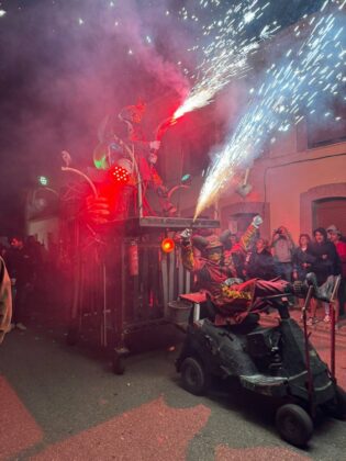 Espect&aacute;culo de fuego en Villaviudas