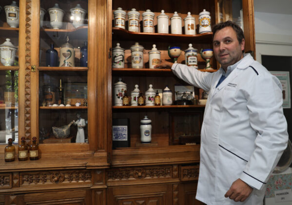 El farmac&eacute;utico y doctor Jos&eacute; Luis N&aacute;jera, es miembro de la FIP (Federacion Intermacional de Farmac&eacute;uticos encargado del an&aacute;lisis de farmacia comunitaria en el &aacute;mbito europeo