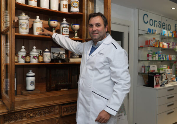 El farmac&eacute;utico y doctor Jos&eacute; Luis N&aacute;jera, es miembro de la FIP (Federacion Intermacional de Farmac&eacute;uticos encargado del an&aacute;lisis de farmacia comunitaria en el &aacute;mbito europeo