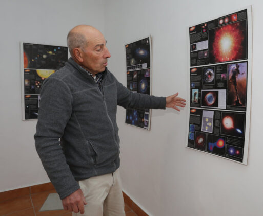 Javier Trece&ntilde;o en su observatorio astron&oacute;mico en Marcilla de Campos