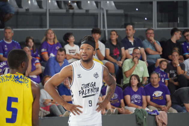 Palencia Baloncesto - Partido de Pretemporada frente a Petr&oacute;leos Luanda. Sergio Lozano