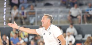 Luis Guil en el partido ante Oviedo. / @fotografiardiaz
