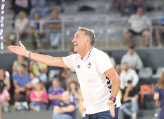 Luis Guil en el partido ante Oviedo. / @fotografiardiaz