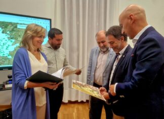 El Cerrato Palentino descubre un tesoro natural: el escaramujo como potencial de desarrollo Presentación del proyecto en la Diputación de Palencia