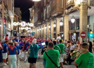 Nace el Día de Peñas en la Feria Chica de Palencia desfile-peñas