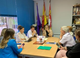 Los concejales del PP toman nota de las necesidades del Ave María