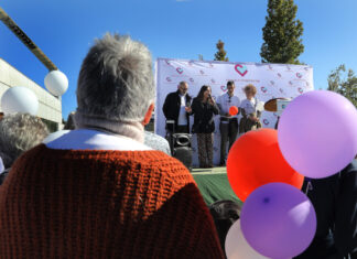 Suelta de globos en la marcha-convivencia del centro Hermanas Hospitalarias de Palencia