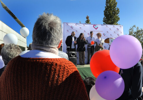 Suelta de globos en la marcha-convivencia del centro Hermanas Hospitalarias de Palencia