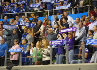 (Galería) La afición palentina también ruge entre la marea burgalesa