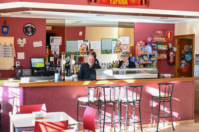 El-Bar-de-Hornillos-recibe-la-visita-del-Consejero-de-la-Presidencia,-González-Gago---ICAL El Bar de Hornillos recibe la visita del Consejero de la Presidencia, González Gago - ICAL