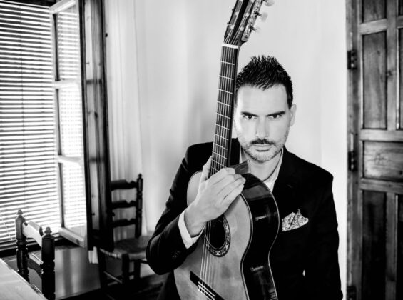 Guitarrista flamenco Carlos Pi&ntilde;ana