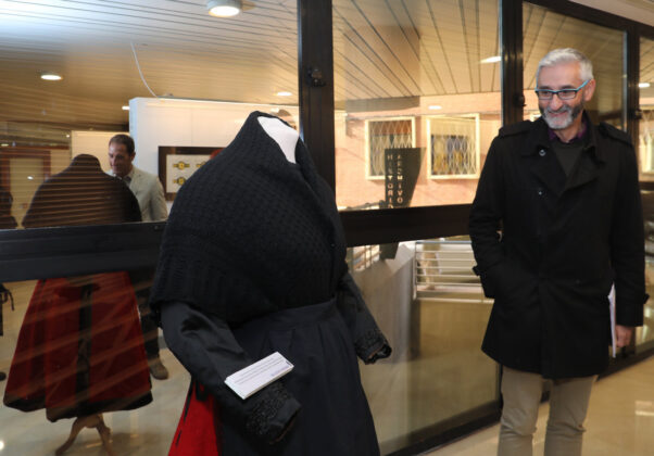 Foto: Br&aacute;gimo - La indumentaria tradicional en Palencia a trav&eacute;s del grabado y la estampa. Siglo XIX y XX, colecci&oacute;n de Carlos Porro, en la imagen
