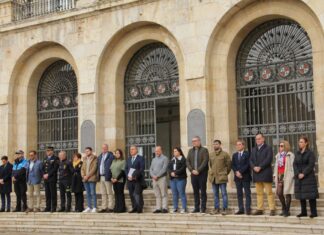 Minuto de silencio en Palencia por los efectos devastadores de la DANA Minuto de silencio frente al Ayuntamiento de Palencia