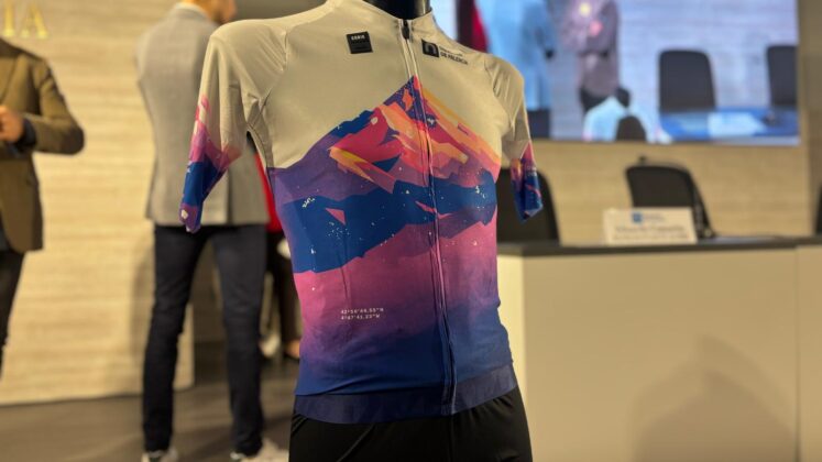 Un maillot con alma palentina dise&ntilde;ado por el artista Miguel Berzosa