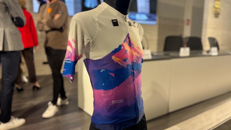 Un maillot con alma palentina dise&ntilde;ado por el artista Miguel Berzosa