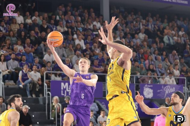 Partido entre Palencia Baloncesto y Movistar Estudiantes. Foto: Rub&eacute;n D&iacute;az.