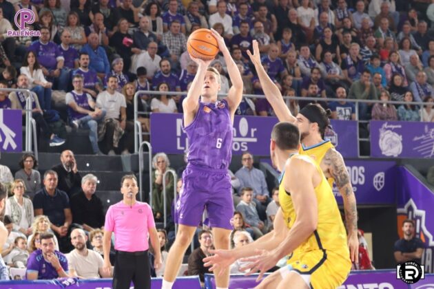 Partido entre Palencia Baloncesto y Movistar Estudiantes. Foto: Rub&eacute;n D&iacute;az.