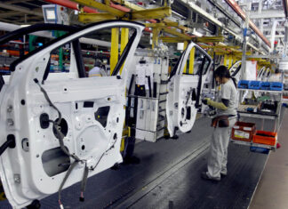 Imagen de archivo del interior de la factoría de Renault en Villamuriel de Cerrato. / ICAL