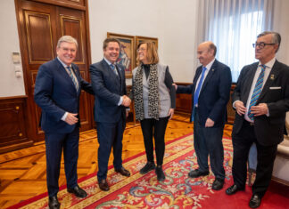 El gobernador de los Rotarios explica en su visita a la Diputación de Palencia su lucha contra la soledad de las personas mayores