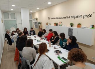 La Asociación de Salud Mental de Palencia, Feafes Palencia, recibe una de las ayudas Workin de la Fundación Eurocaja Rural Reunión-de-equipo-Feafes-Palencia