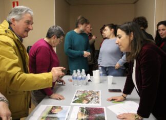 El asfaltado de calles, la Alcoholera y la suciedad centran el encuentro Ayuntamiento-Pan y Guindas