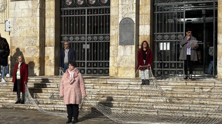Manifiesto en conmemoraci&oacute;n del D&iacute;a Internacional contra la Violencia de G&eacute;nero en la Plaza Mayor de Palencia