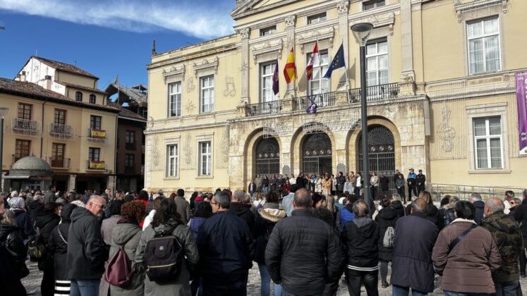 Manifiesto en conmemoraci&oacute;n del D&iacute;a Internacional contra la Violencia de G&eacute;nero en la Plaza Mayor de Palencia
