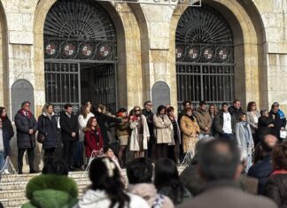 Palencia unida contra la violencia de género: “Tú puedes ayudar” Manifiesto en conmemoración del Día Internacional contra la Violencia de Género en la Plaza Mayor de Palencia