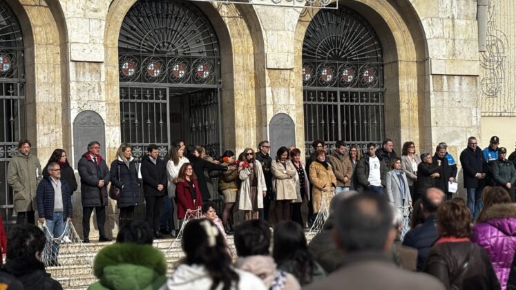 Manifiesto en conmemoraci&oacute;n del D&iacute;a Internacional contra la Violencia de G&eacute;nero en la Plaza Mayor de Palencia