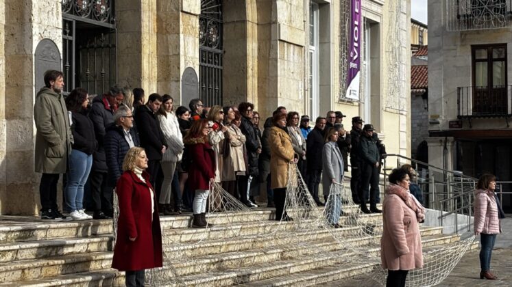Manifiesto en conmemoraci&oacute;n del D&iacute;a Internacional contra la Violencia de G&eacute;nero en la Plaza Mayor de Palencia