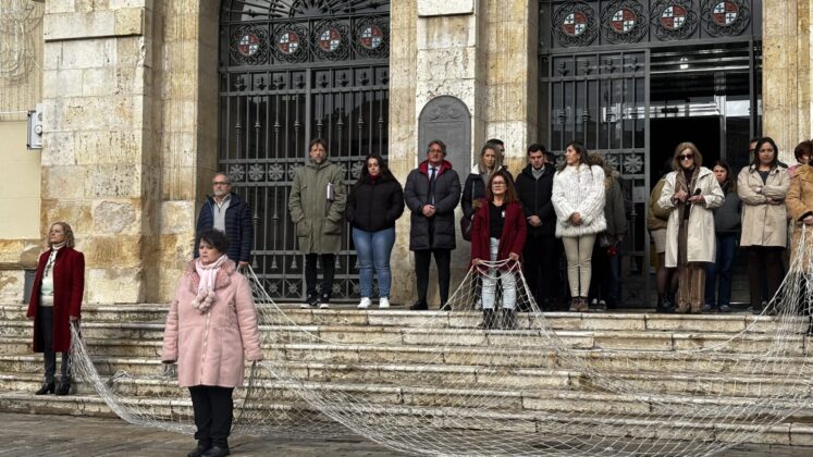 Manifiesto en conmemoraci&oacute;n del D&iacute;a Internacional contra la Violencia de G&eacute;nero en la Plaza Mayor de Palencia