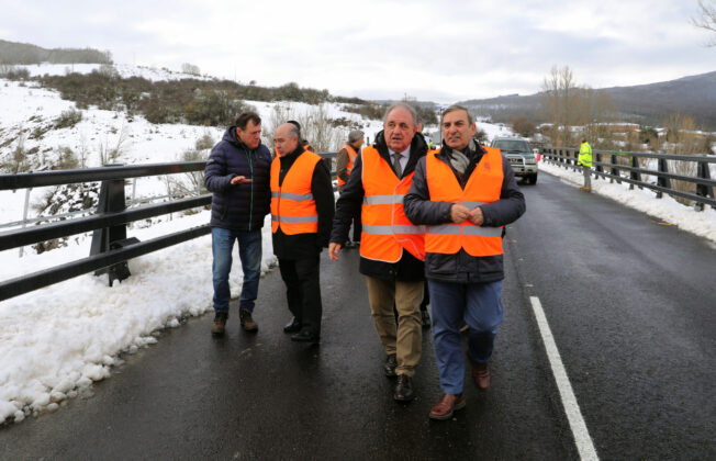 El consejero de Movilidad y Transformaci&oacute;n Digital visita las obras de la CL-627 de Cervera de Pisuerga al l&iacute;mite con Cantabria